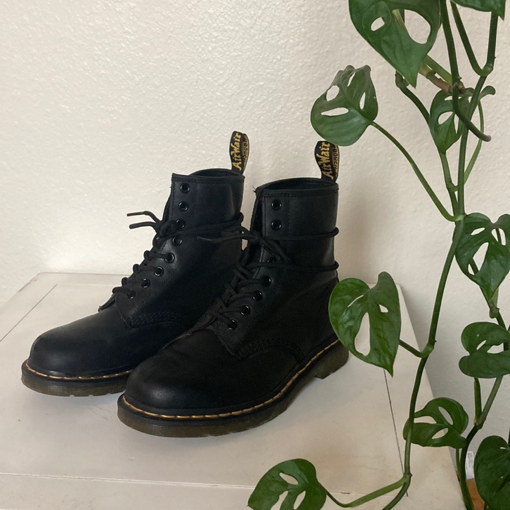 Dr. Martens 1460 Smooth Leather Lace Up Boots Sz. 7